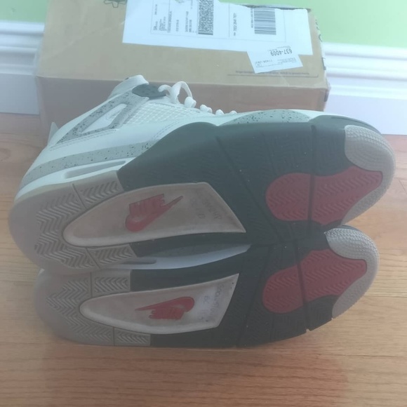 Jordan 4 - Picture 2 of 5